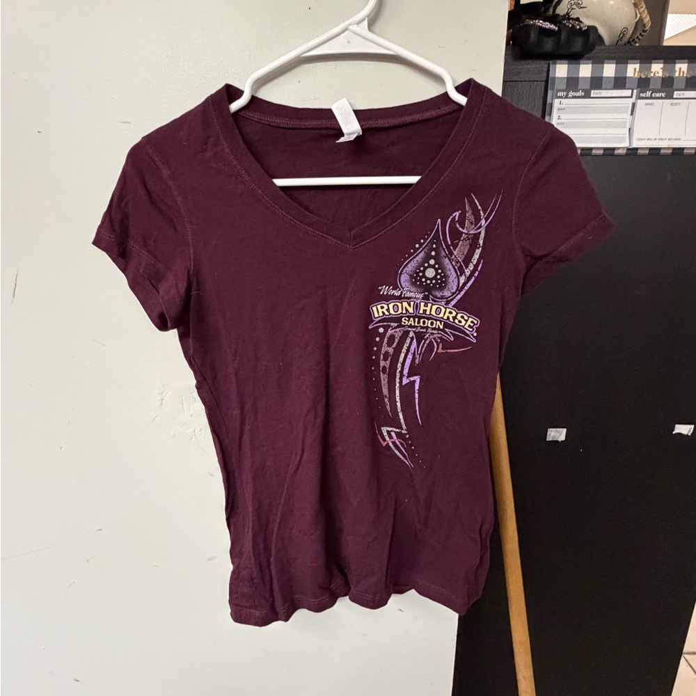 Ella Short-Sleeve V-Neck Tee in Burgundy with Graphic